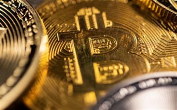 تباين أداء العملات المشفرة.. و"بيتكوين" تتراجع إلى 73.5 ألف دولار