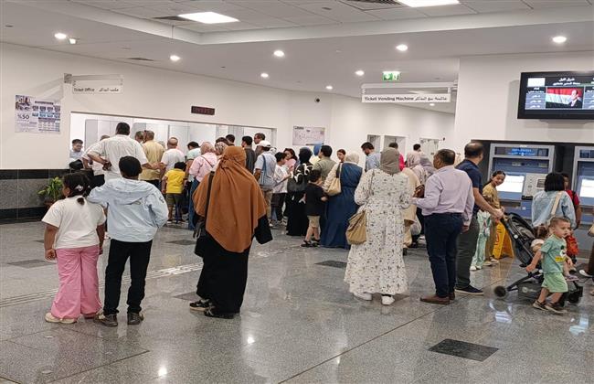 إقبال كبير من المواطنين على استقلال قطارات المرحلة الأولى من مونوريل شرق النيل للتوجه إلى العاصمة  الجديدة