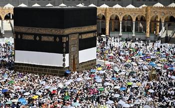 حجاج بيت الله الحرام يؤدون طواف الوداع في ختام مناسك الحج