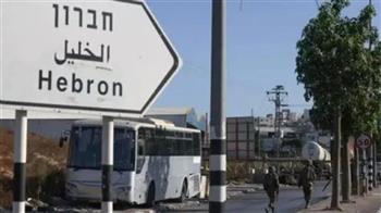الاحتلال يواصل فرض حظر التجول ببلدة بيت امر شمال الخليل ويقتحم عدة مناطق بالضفة