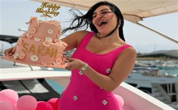 على البحر.. سارة نخلة تحتفل بعيد ميلادها 