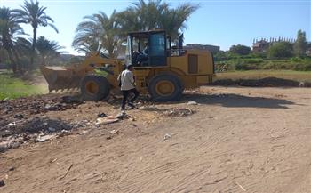محافظ قنا يوجه بتكثيف حملات النظافة.. ورفع 64 طن مخلفات بمركز الوقف
