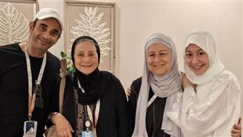 منة شلبي تؤدي مناسك الحج في الأراضي المقدسة وتظهر برفقة زوجها وسط أجواء روحانية