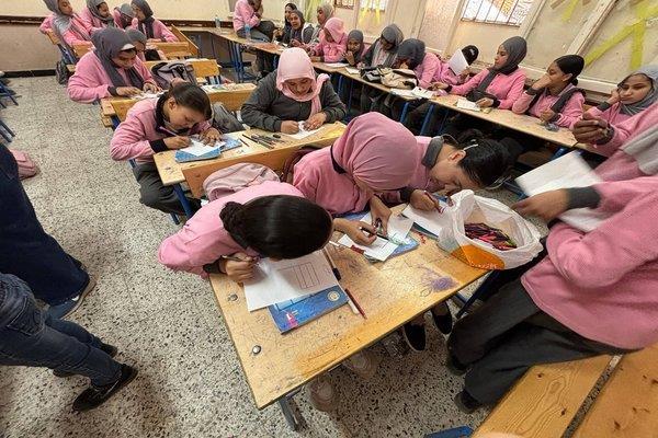 بيت ثقافة بني مزار بالمنيا يحتفل بعيد العمال بورشة فنية لطلاب المدارس