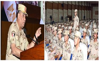 وزير الدفاع والإنتاج الحربي يلتقي عددًا من مقاتلي المنطقة الغربية العسكرية 