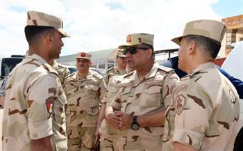 الفريق اشرف سالم زاهر يلتقى عدداً من مقاتلى المنطقة الغربية العسكرية