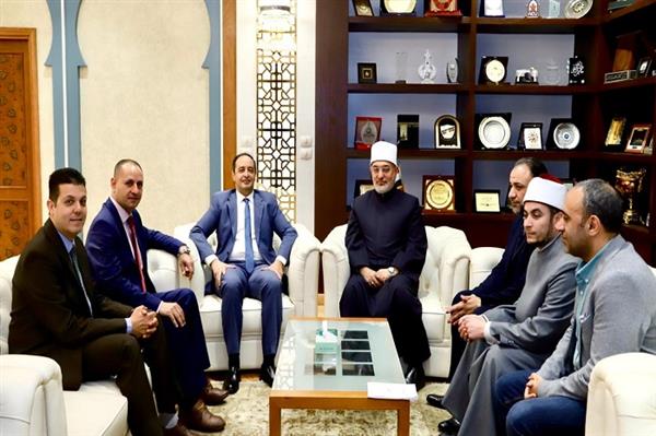 مفتي الجمهورية يستقبل مدير صندوق مكافحة الإدمان لتعزيز الجهود في مواجهة تعاطي المواد المخدرة 