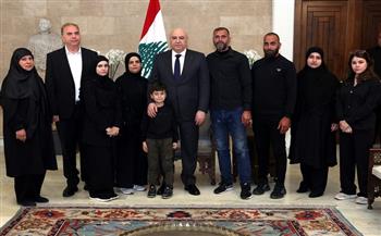 الرئيس اللبناني : استهداف عمال المياه والإغاثة انتهاك صارخ للقوانين الدولية