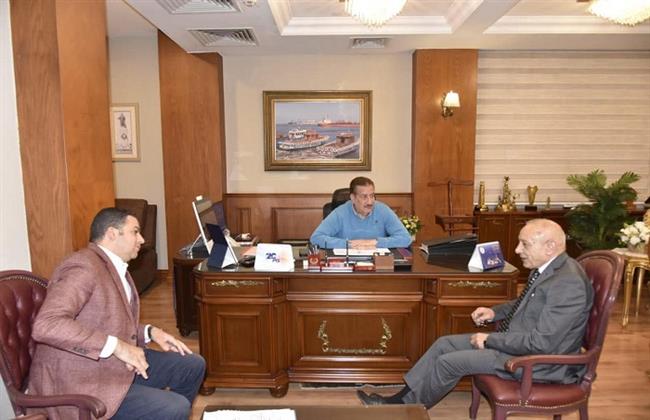 محافظ بورسعيد يستقبل رئيس جامعة شرق بورسعيد الأهلية لبحث تعزيز التعاون المشترك