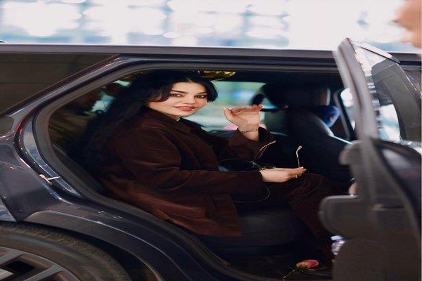 وصول النجمة هيفاء وهبي إلى القاهرة استعدادا لحفلها غدا