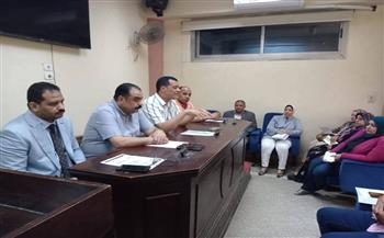 مدير تعليم سوهاج يعقد اجتماعًا لتعزيز الحوكمة والانضباط بالمدارس الخاصة 