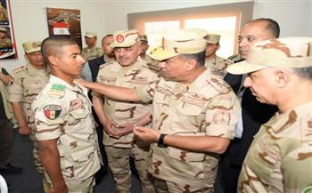 الفريق أشرف سالم زاهر يتفقد إحدى وحدات التدريب الأساسى بالقوات المسلحة
