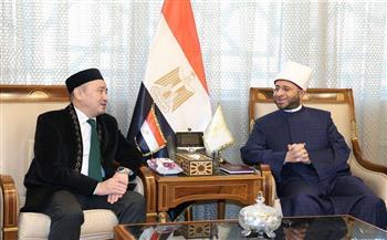 وزير الأوقاف يستقبل نائب رئيس الجامعة المصرية للثقافة الإسلامية بكازاخستان وسفير كازاخستان لدى القاهرة 