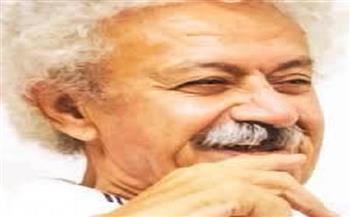 اليوم .. المفكر السينمائي أحمد فؤاد درويش ضيف صالون «إطلالة على كاتب» الثقافي بأتيليه القاهرة