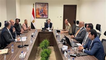 نائب وزيرة الإسكان يترأس اجتماعًا لمناقشة مستقبل الإعلانات بالطرق 