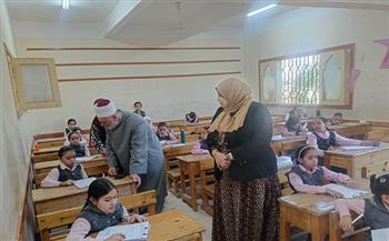رئيس منطقة سوهاج الأزهرية يتفقد امتحانات النقل بمجمع علي بن أبي طالب النموذجي