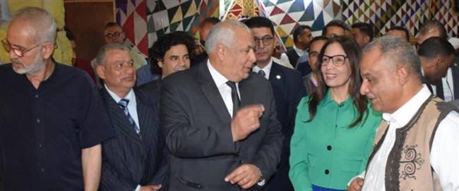 وزيرة الثقافة ومحافظ مطروح يتفقدان قصر الثقافة