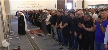 خالد الجندي يؤم المصلين في صلاة الجنازة على جثمان الراحل هاني شاكر بمسجد أبو شقة