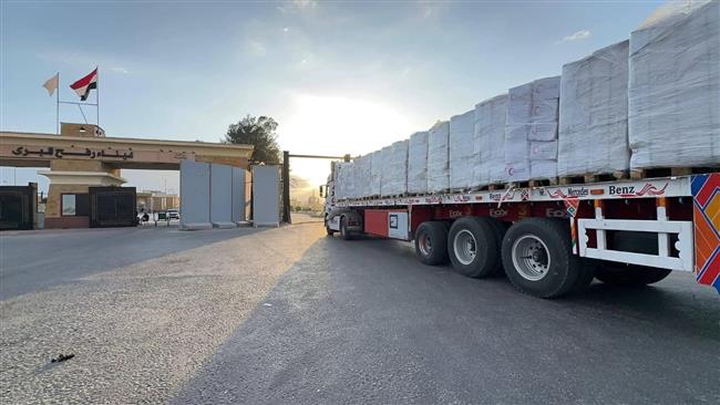الهلال الأحمر المصري يطلق قافلة «زاد العزة» 190 بحمولة أكثر من 3 آلاف طنًا من المساعدات الإنسانية