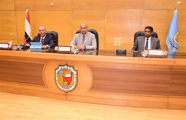 جامعة سوهاج تفتح آفاقًا قانونية جديدة لطلاب الحقوق بندوة عن قضاء الدستورية العليا
