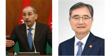 وزير الخارجية الأردني يبحث مع نظيره الكوري تطورات الأوضاع الإقليمية وجهود خفض التصعيد