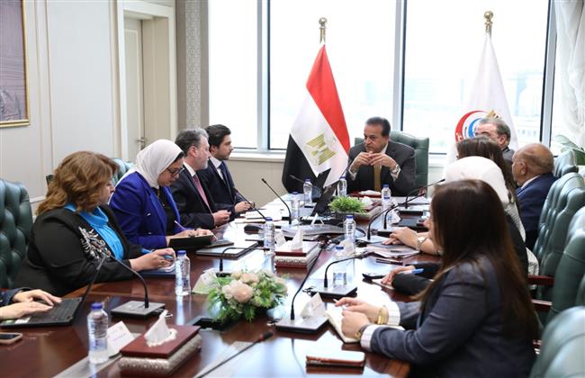وزير الصحة يبحث مع جامعة "جلوبال تك" الإسبانية التعاون في التدريب والتعليم الطبي المستمر