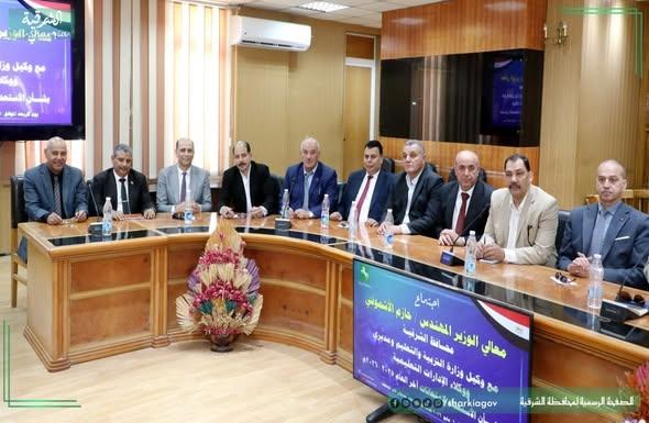 محافظ الشرقية يعقد اجتماعا مع مديري الإدارات التعليمية لمناقشة استعدادا امتحانات الفصل