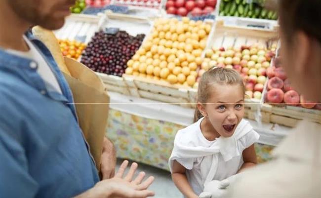 هل التربية الإيجابية تجعل الأطفال أقل ألتزاما؟.. خبراء التربية يجيبون