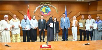 محافظ البحيرة تسلّم عقود تقنين أوضاع اليد على أراضي أملاك الدولة