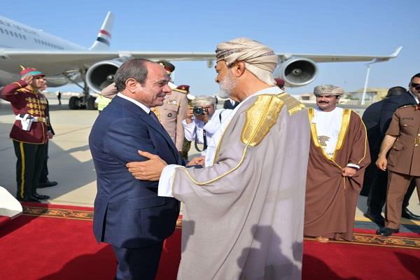 الرئيس السيسي وسلطان عُمان يؤكدان مواصلة تطوير العلاقات الثنائية بين البلدين