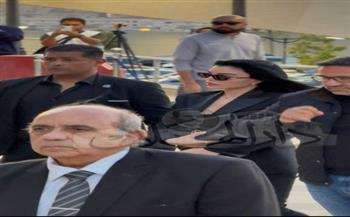 هيفاء وهبي تقدم واجب العزاء في الفنان هاني شاكر بمسجد أبو شقة  
