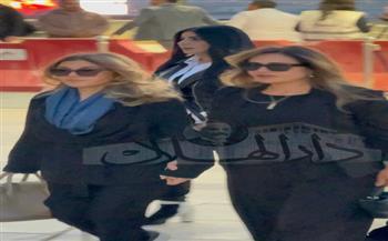 ليلى علوي تقدم واجب العزاء في الفنان هاني شاكر بمسجد أبو شقة  