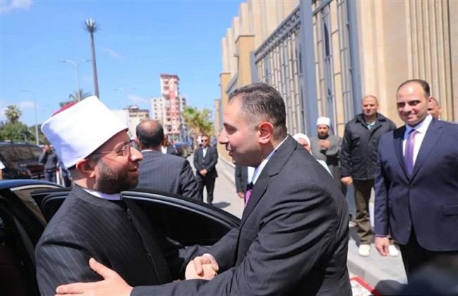 وزير الأوقاف يؤدي صلاة الجمعة بدمياط احتفالًا بالعيد القومي للمحافظة