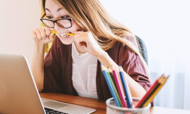 لماذا يأخذ الأذكياء وقت أطول من غيرهم عند اتخاذ القرارات؟.. اعرفي السر