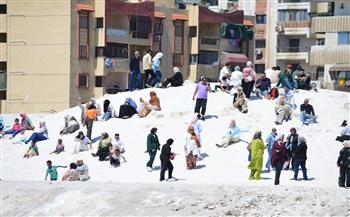 "جبال الملح" ببورفؤاد تشهد توافد المواطنين والزائرين مع استمرار رحلات اليوم الواحد لزيارة المعالم السياحية
