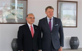 وزير الاستثمار يبحث مع مدير عام مركز تنمية الصادرات البيلاروسي تعزيز التكامل التجاري وتوسيع الشراكات الاستثمار