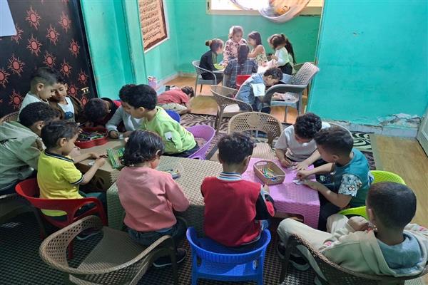 ورشة فنية لصناعة معلقة من الورق والفوم ببيت ثقافة المقاولون العرب 