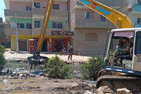محافظ الجيزة يتابع أعمال تطهير ترع الشبرامنتية وسقارة القبلية ومصرف العزيزية بالبدرشين 