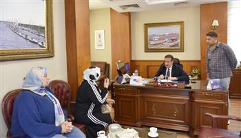 محافظ بورسعيد يستقبل المواطنين ويستعرض شكاواهم ويوجه بحلول عاجلة وفورية