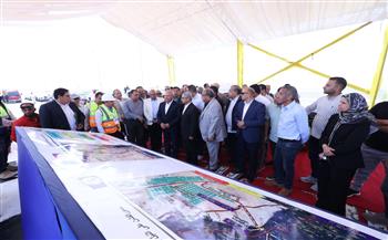 وزير النقل يشهد التشغيل التجريبي لمحوري الفشن وديروط بصعيد مصر