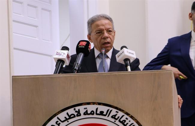 نقيب الأطباء يؤكد أهمية توفير فرص تدريب ودراسات عليا كافية للخريجين من الأطباء