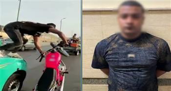 ضبط قائد دراجة نارية ظهر في فيديو بأداء حركات استعراضية خطرة بالقاهرة