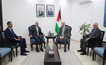 سفير مصر في رام الله يلتقي برئيس الوزراء الفلسطيني