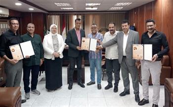 مدير تعليم سوهاج يكرّم القائمين على مبادرة «بسيطة» تقديرًا لجهودهم