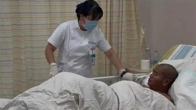 نجاة من الموت.. صيني يعيش على السرطانات النيئة لمدة 7 أيام