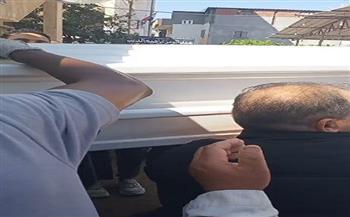 وصول جثمان عبدالعزيز مخيون إلى المسجد الكبير لأداء صلاة الجنازة في البحيرة