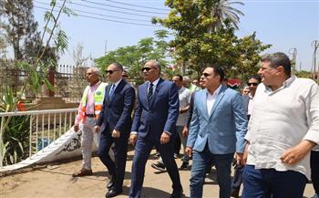ضمن مبادرة "جميلة يا بلدي".. محافظ كفر الشيخ يزرع الأشجار بقرية "شباس عمير"