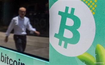 هبوط بيتكوين يؤدي إلى خسائر تطال نصف المعروض المتداول