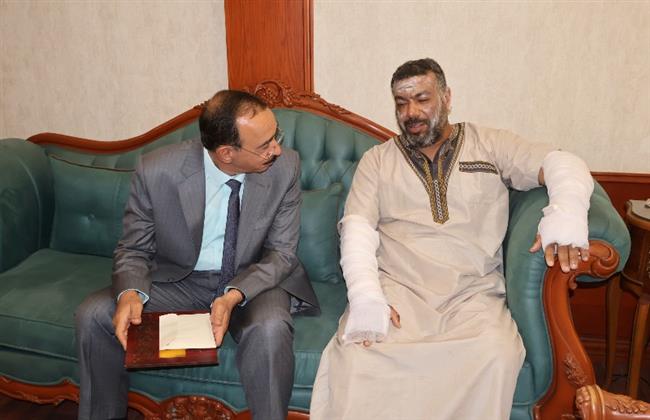 محافظة سوهاج تُكرّم البطل عادل عبد العال لإنقاذه 6 شباب من حريق مروع بطما