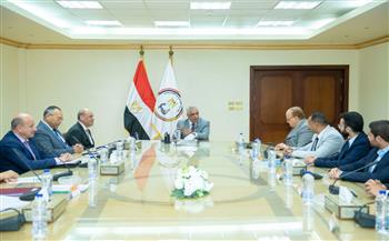 وزير الإنتاج الحربي يلتقي وفدا من"هندسة الإسكندرية"لبحث تحويل الابتكارات الأكاديمية إلى تطبيقات صناعية ودفاعية